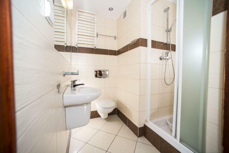 Zem-Tourist Otel Pustkowo Dış mekan fotoğraf