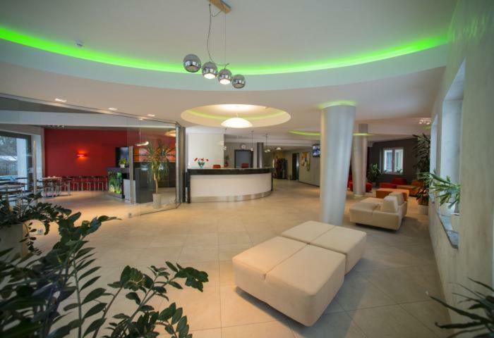 Zem-Tourist Otel Pustkowo Dış mekan fotoğraf