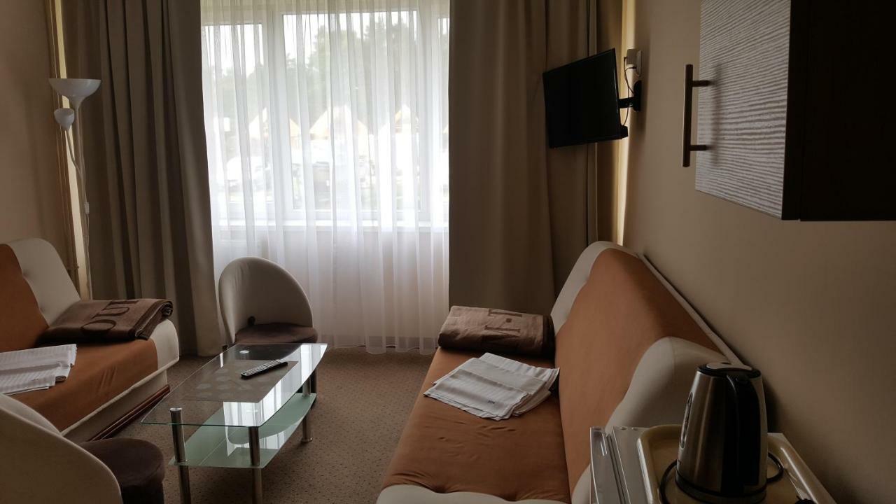 Zem-Tourist Otel Pustkowo Dış mekan fotoğraf