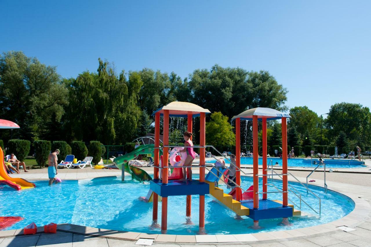 Zem-Tourist Otel Pustkowo Dış mekan fotoğraf
